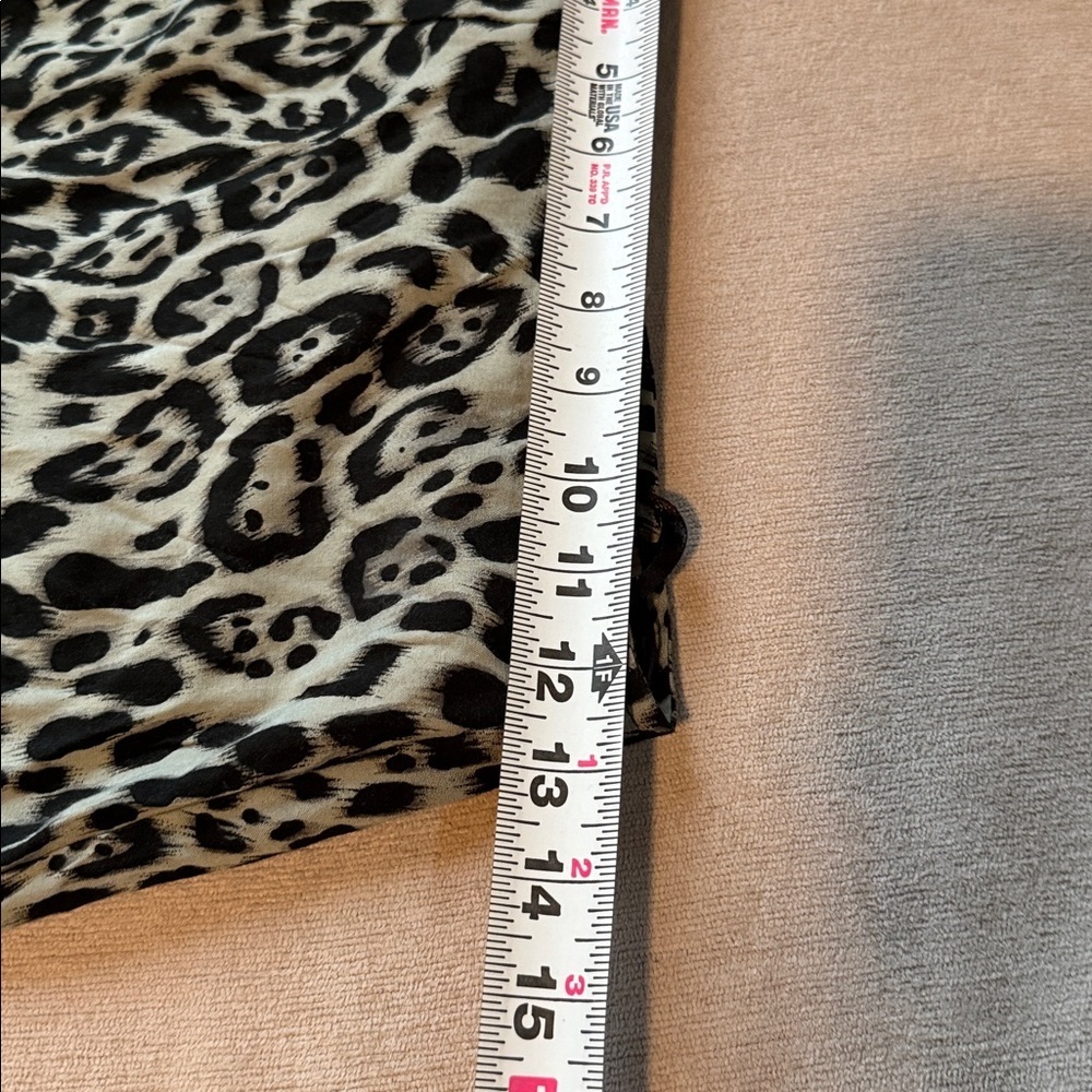 Motel Leopard Print Sheny Mini Skirt XS Off Center Slit Animal Gray Black - Picture 15 of 15
